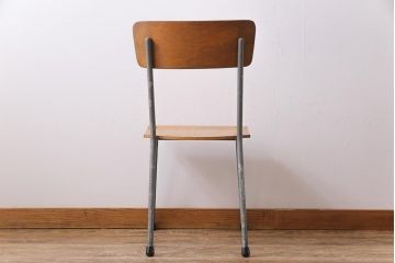 ヴィンテージ家具　イギリスビンテージ　メンズライクなアレンジにおすすめのスクールチェア(ワークチェア、板座チェア)