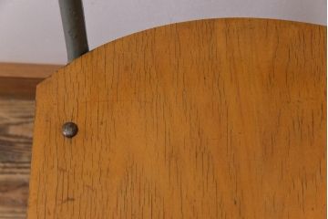 ヴィンテージ家具　イギリスビンテージ　メンズライクなアレンジにおすすめのスクールチェア(ワークチェア、板座チェア)(1)