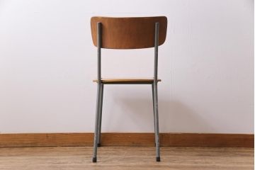 ヴィンテージ家具　イギリスビンテージ　メンズライクなアレンジにおすすめのスクールチェア(ワークチェア、板座チェア)(1)