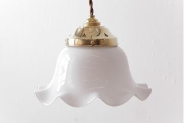 ビンテージ　白ガラス　フリルシェードが可愛らしいペンダントライト(天井照明)