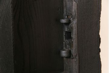 和製アンティーク　総ケヤキ材　無骨な雰囲気を漂わせるシンプルな蔵戸(引き戸、建具、玄関戸)