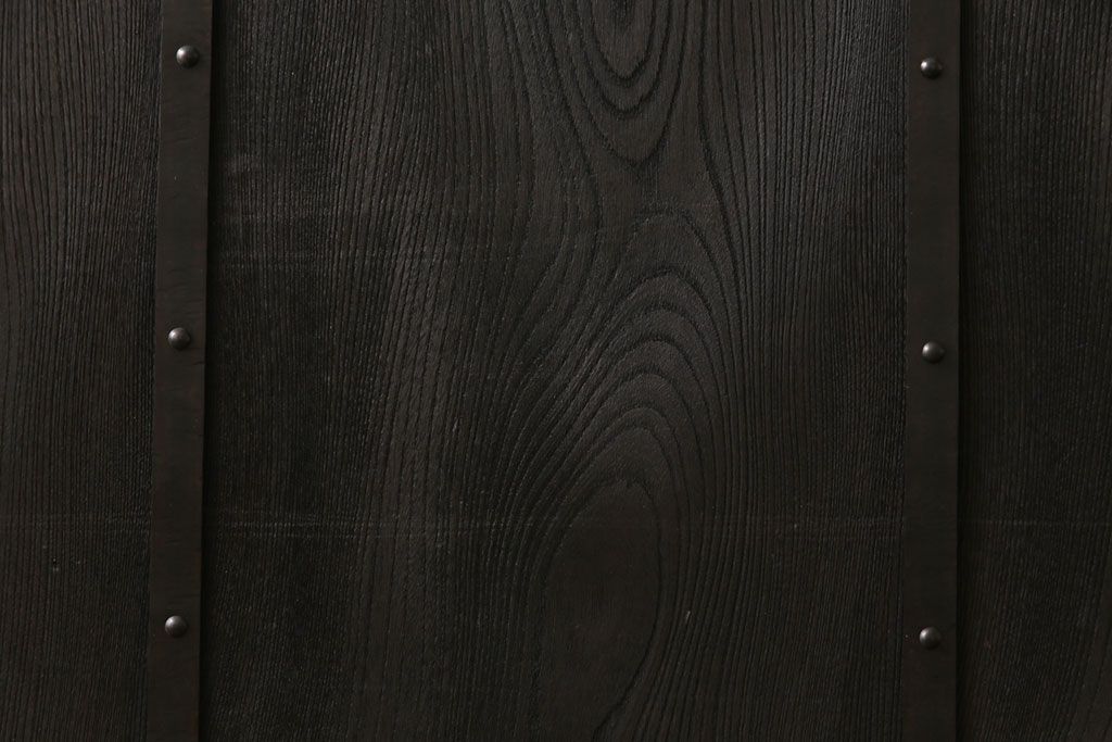 和製アンティーク　総ケヤキ材　無骨な雰囲気を漂わせるシンプルな蔵戸(引き戸、建具、玄関戸)
