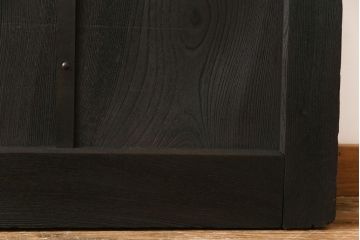 和製アンティーク　総ケヤキ材　無骨な雰囲気を漂わせるシンプルな蔵戸(引き戸、建具、玄関戸)