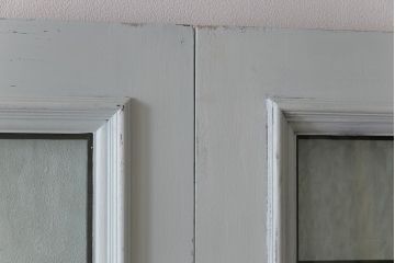 イギリスアンティーク　チーク材　両開き　シャビーシックな雰囲気がお洒落なペイント親子ドア(建具、木製扉)