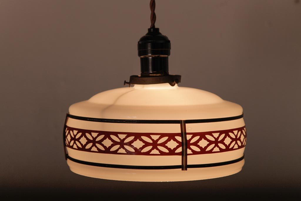 昭和期　花のモチーフが可愛らしいレトロなペンダントライト(天井照明、シェード)(1)