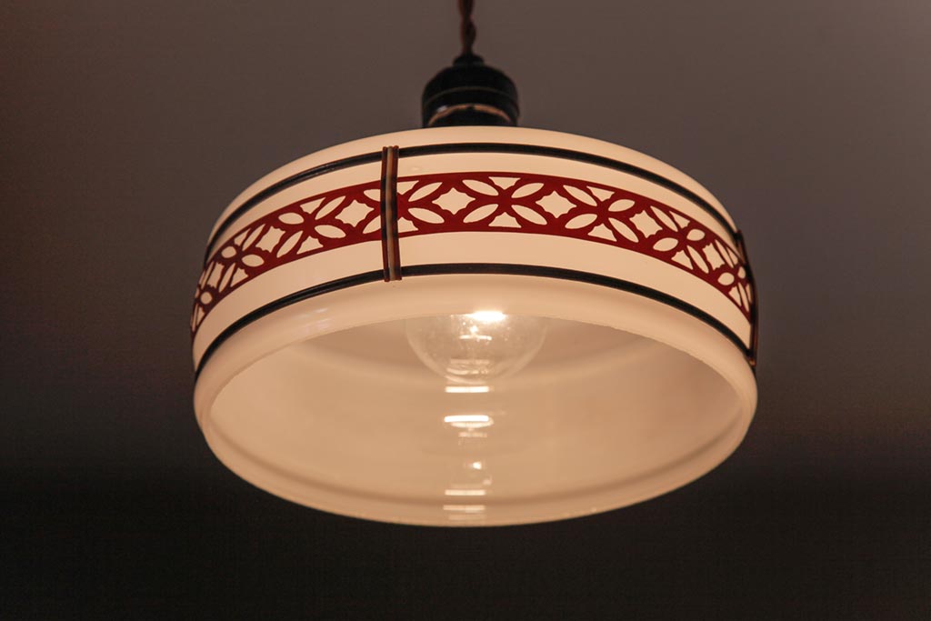 昭和期　花のモチーフが可愛らしいレトロなペンダントライト(天井照明、シェード)(1)