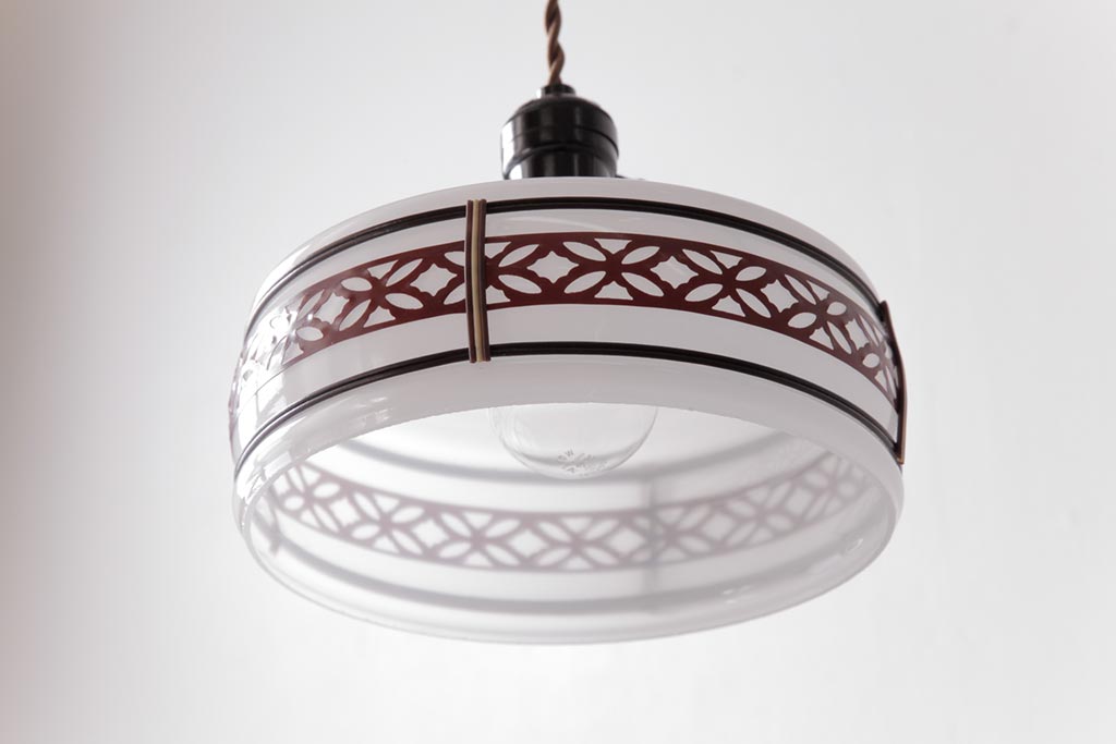 昭和期　花のモチーフが可愛らしいレトロなペンダントライト(天井照明、シェード)(1)