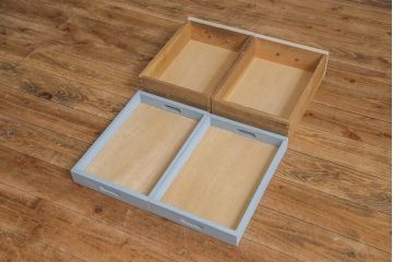 ペイント家具　モールガラス入り　レトロな雰囲気が可愛らしい食器棚(収納棚、キャビネット)