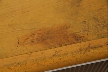 ペイント家具　モールガラス入り　レトロな雰囲気が可愛らしい食器棚(収納棚、キャビネット)