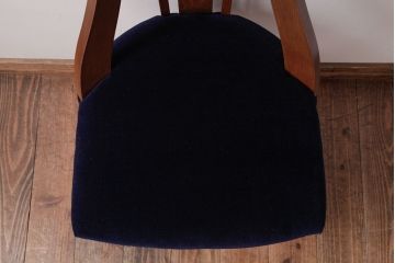 レトロ家具　ナラ材　透かし彫りが可愛らしいレトロな回転チェア(椅子)