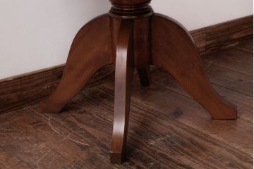 レトロ家具　ナラ材　透かし彫りが可愛らしいレトロな回転チェア(椅子)