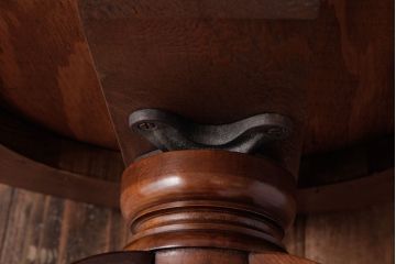 レトロ家具　ナラ材　透かし彫りが可愛らしいレトロな回転チェア(椅子)