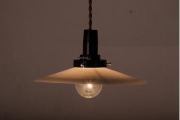 昔懐かしい白い平笠シェードの吊り下げ照明(天井照明、電笠)(3)