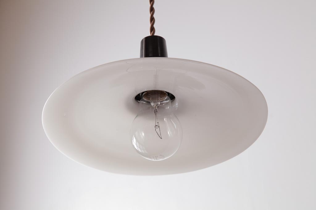 昔懐かしい白い平笠シェードの吊り下げ照明(天井照明、電笠)(3)