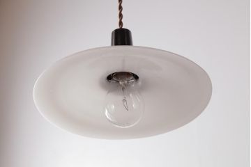 昔懐かしい白い平笠シェードの吊り下げ照明(天井照明、電笠)(3)