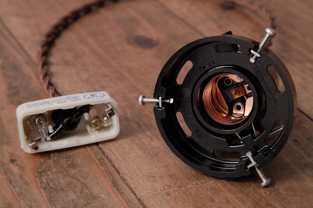 昔懐かしい白い平笠シェードの吊り下げ照明(天井照明、電笠)(3)