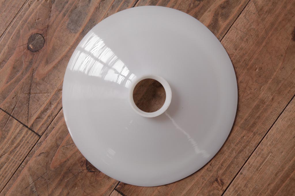 昔懐かしい白い平笠シェードの吊り下げ照明(天井照明、電笠)(3)