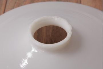 昔懐かしい白い平笠シェードの吊り下げ照明(天井照明、電笠)