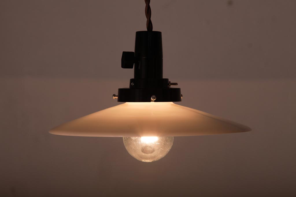 昭和初期(戦前)　レトロな空間づくりに活躍する平笠シェード(天井照明、電笠)