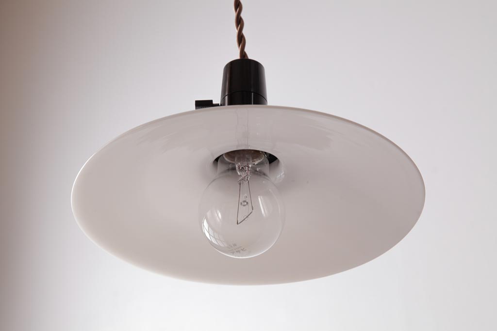 昭和初期(戦前)　レトロな空間づくりに活躍する平笠シェード(天井照明、電笠)