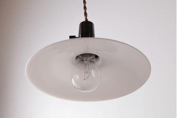 昭和初期(戦前)　レトロな空間づくりに活躍する平笠シェード(天井照明、電笠)