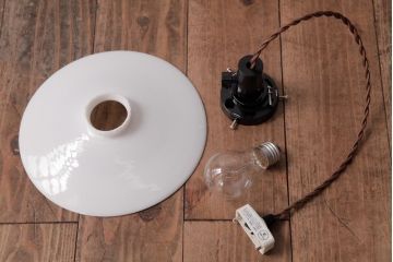 昭和初期(戦前)　レトロな空間づくりに活躍する平笠シェード(天井照明、電笠)