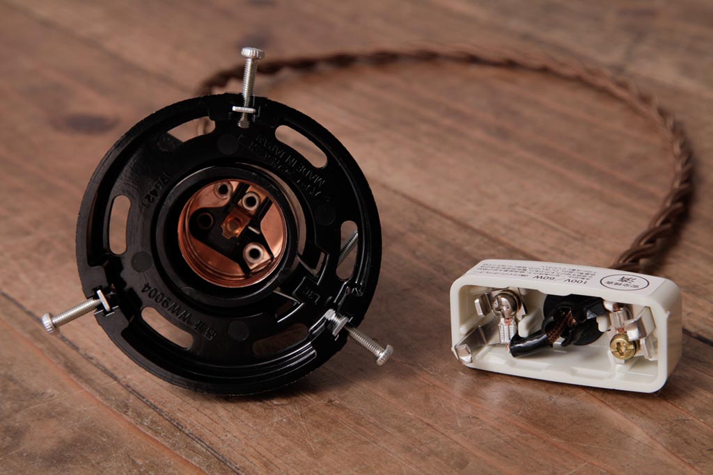 昭和初期(戦前)　レトロな空間づくりに活躍する平笠シェード(天井照明、電笠)