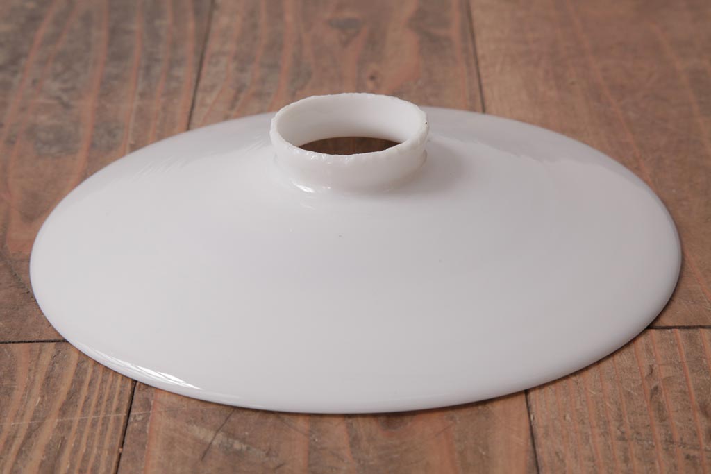 昭和初期(戦前)　レトロな空間づくりに活躍する平笠シェード(天井照明、電笠)