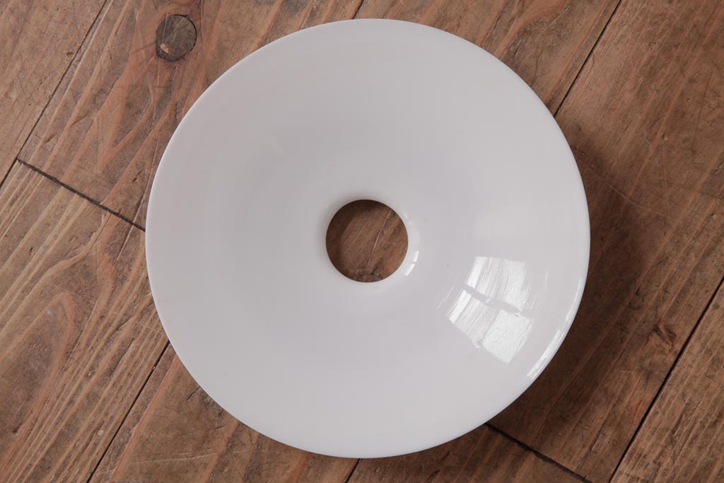 昭和初期(戦前)　レトロな空間づくりに活躍する平笠シェード(天井照明、電笠)