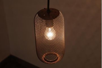 激レア品!　網目のデザインが格好いいアイアン製天井照明(吊り下げ照明)