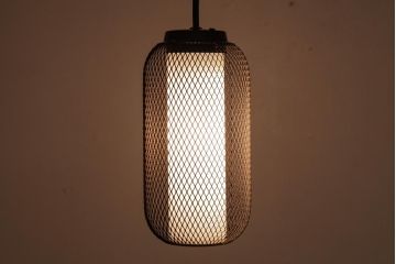 激レア品!　網目のデザインが格好いいアイアン製天井照明(吊り下げ照明)・筒形ガラス付き