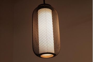 激レア品!　網目のデザインが格好いいアイアン製天井照明(吊り下げ照明)・筒形ガラス付き