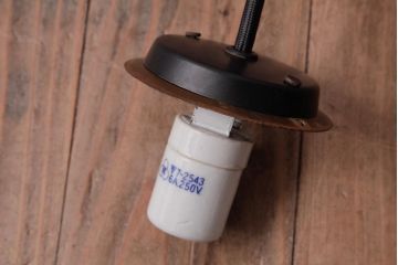 激レア品!　網目のデザインが格好いいアイアン製天井照明(吊り下げ照明)・筒形ガラス付き