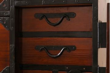 アンティーク家具　和製アンティーク　漆塗り　3尺　華やかさと風情を感じる最上箪笥(時代箪笥)