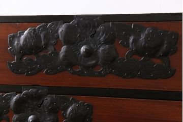 アンティーク家具　和製アンティーク　漆塗り　3尺　華やかさと風情を感じる最上箪笥(時代箪笥)