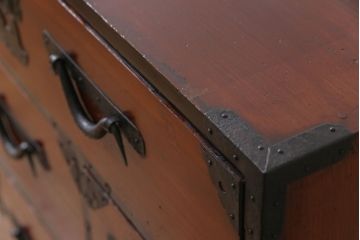 アンティーク家具　和製アンティーク　漆塗り　3尺　華やかさと風情を感じる最上箪笥(時代箪笥)