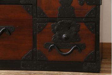 アンティーク家具　和製アンティーク　漆塗り　3尺　華やかさと風情を感じる最上箪笥(時代箪笥)