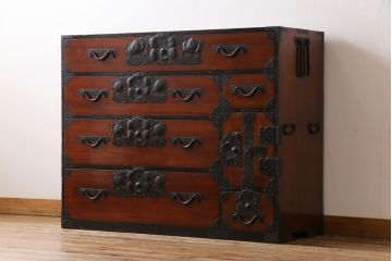 アンティーク家具　和製アンティーク　漆塗り　3尺　華やかさと風情を感じる最上箪笥(時代箪笥)