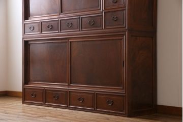 アンティーク家具　最高級　特別注文造り　三方ケヤキ無垢材の二段重ね水屋箪笥(茶箪笥、収納棚、食器棚)
