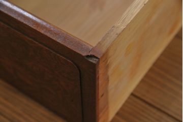 アンティーク家具　最高級　特別注文造り　三方ケヤキ無垢材の二段重ね水屋箪笥(茶箪笥、収納棚、食器棚)