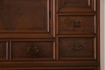 アンティーク家具　最高級　特別注文造り　三方ケヤキ無垢材の二段重ね水屋箪笥(茶箪笥、収納棚、食器棚)