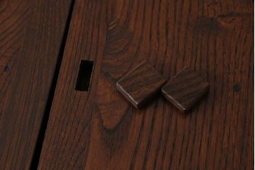アンティーク家具　最高級　特別注文造り　三方ケヤキ無垢材の二段重ね水屋箪笥(茶箪笥、収納棚、食器棚)