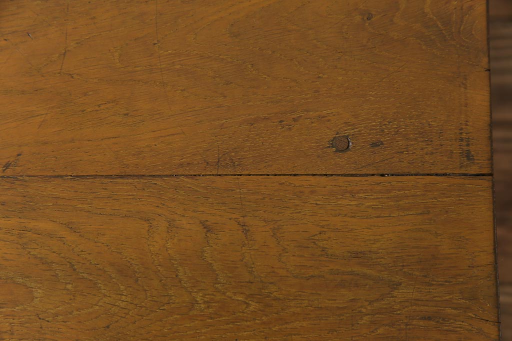 リメイク家具　ナラ材　素朴な木の風合いがレトロなセンターテーブル(ローテーブル、リビングテーブル、作業台)