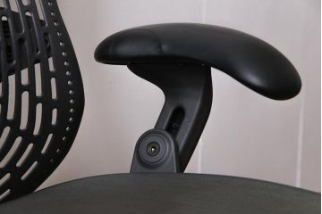 中古　ハーマンミラー社(Hermanmiller)　Mirra Chair　ミラチェア(オフィスチェア、椅子、イス)(定価約13万円)