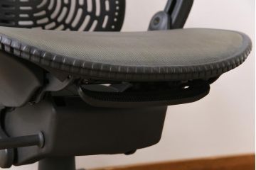 中古　ハーマンミラー社(Hermanmiller)　Mirra Chair　ミラチェア(オフィスチェア、椅子、イス)(定価約13万円)