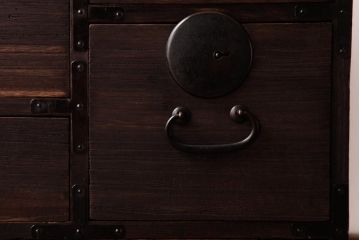 アンティーク家具　昭和初期　銅金具　総桐材　柔らかな木肌が味わいのある小箪笥(ローチェスト、桐箪笥、桐たんす)