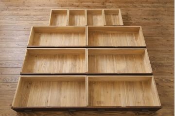 アンティーク家具　大正ロマン　上手物　結霜ガラスとダイヤガラスが上品な衣装箪笥(収納棚、引き出し、チェスト)