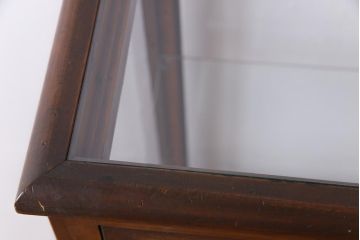 レトロ家具　昭和レトロ　縦型　古い木の質感が味のあるシンプルなガラスケース(ショーケース、収納棚、陳列棚)