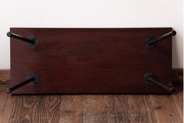 リメイク品　鉄脚　赤みを帯びた木色が上品な印象与えるサイドテーブル(センターテーブル、ベンチ、飾り台)