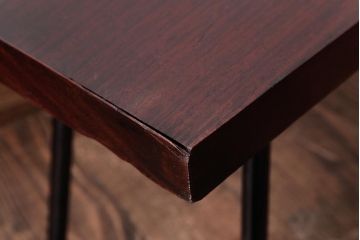 リメイク品　鉄脚　赤みを帯びた木色が上品な印象与えるサイドテーブル(センターテーブル、ベンチ、飾り台)(1)